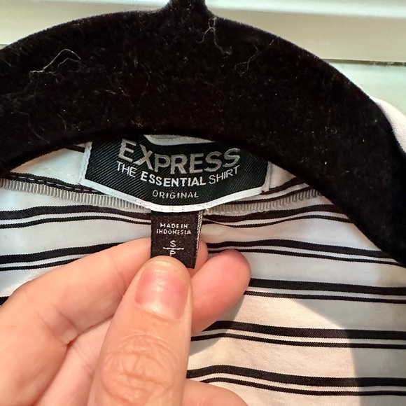 Women’s Express Button Down Shirt - Picture 2 of 4